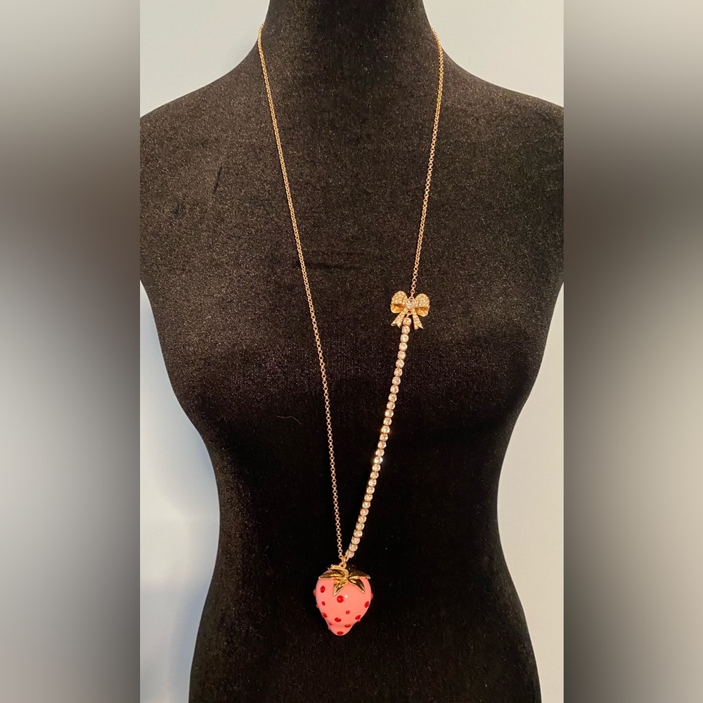 Betsey Johnson “New”  Pink Strawberry Pendent Necklace - Picture 9 of 9